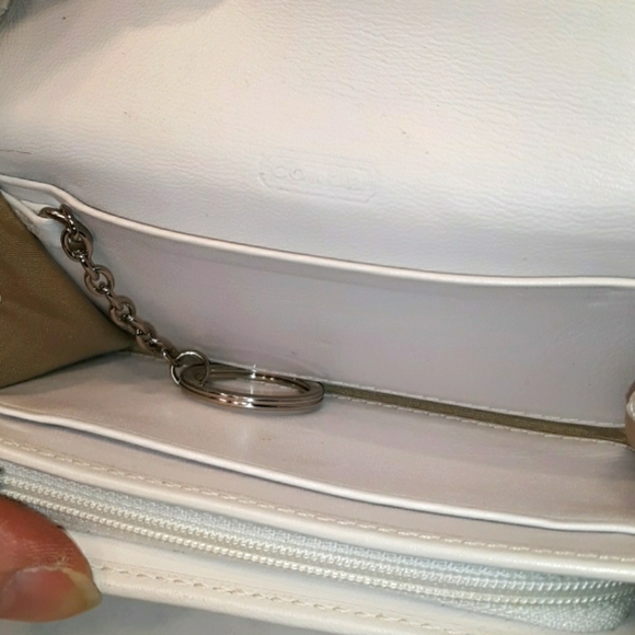 Like New COACH Vintage Hampton's Scribble Wallet - Picture 15 of 16